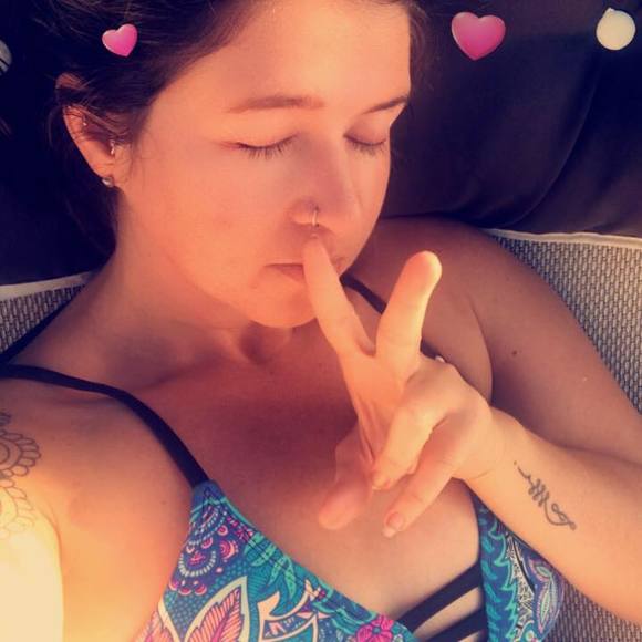 Meet your Posher, Becky - Picture 2 of 4